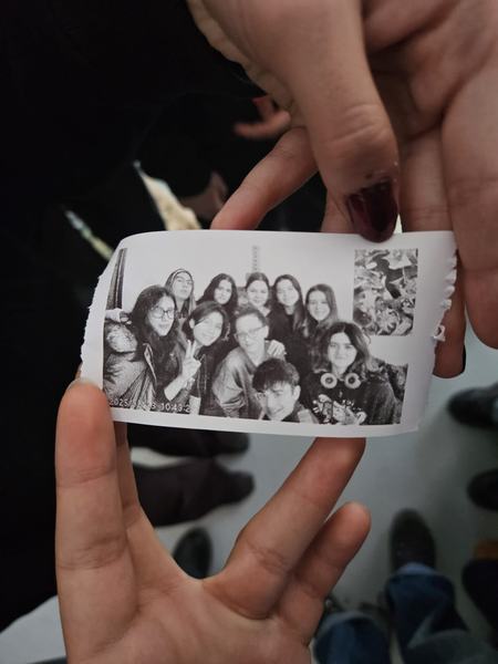 Bandă foto retro cu membri ai clubului